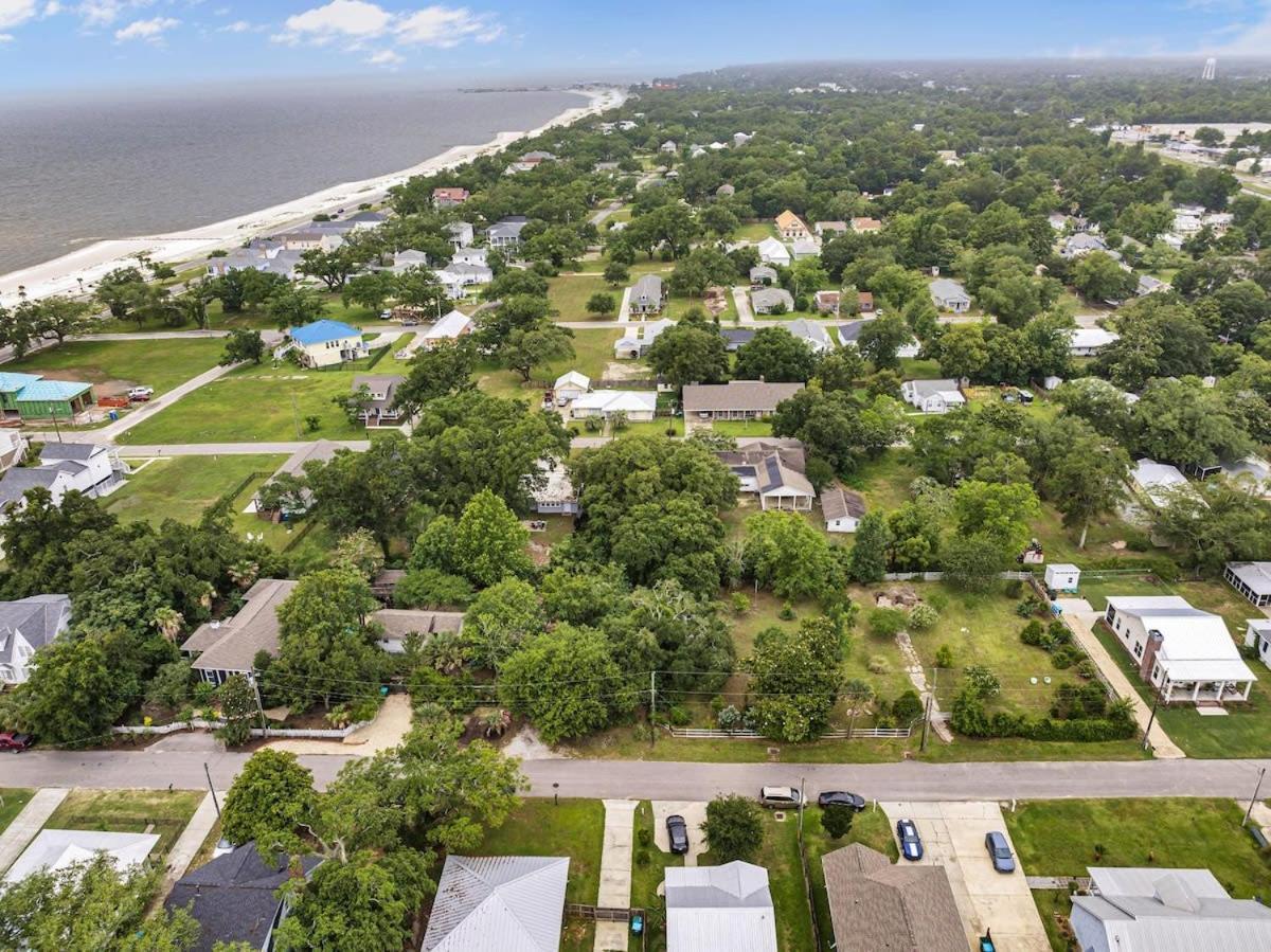 Bare Feet Bungalow -Close To Beach & Dog Friendly Gulfport Esterno foto