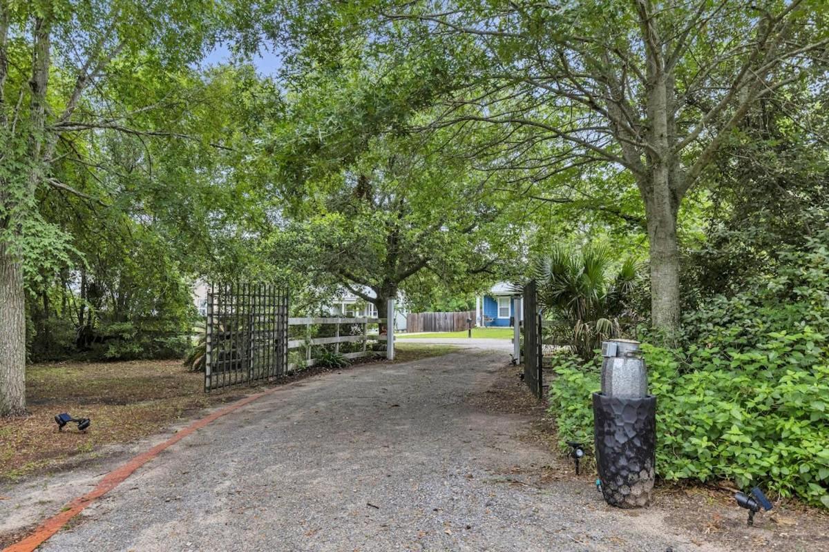 Bare Feet Bungalow -Close To Beach & Dog Friendly Gulfport Esterno foto
