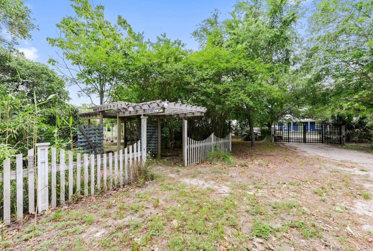 Bare Feet Bungalow -Close To Beach & Dog Friendly Gulfport Esterno foto
